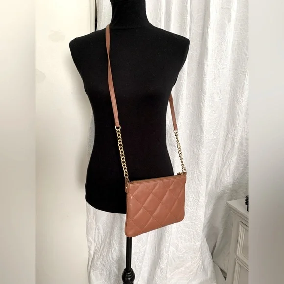 Talbots Quilted Leather Crossbody Purse Gold Toned Hardware Vintage - Picture 2 of 9